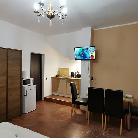 Ambient Deluxe Apartman Gyula Exterior foto