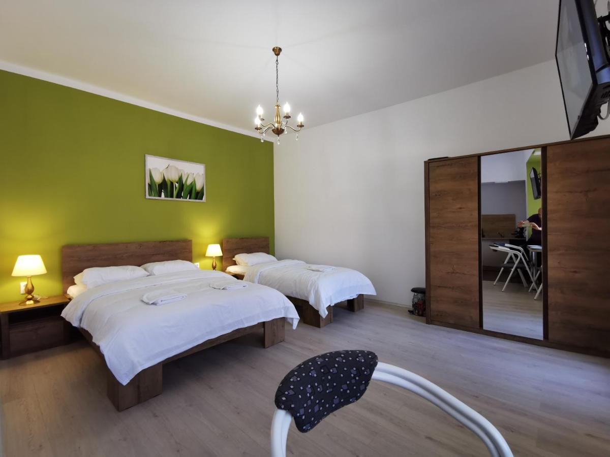 Ambient Deluxe Apartman Gyula Exterior foto