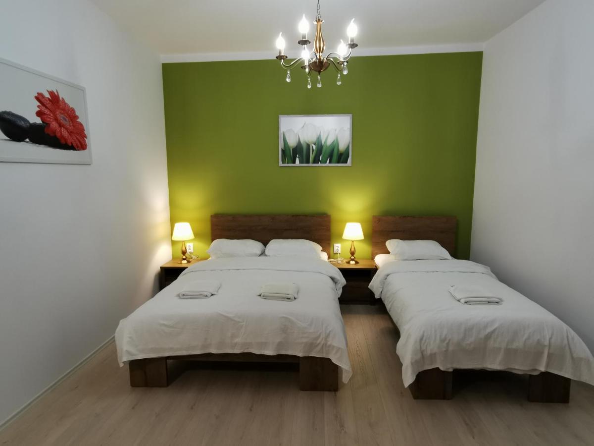 Ambient Deluxe Apartman Gyula Exterior foto