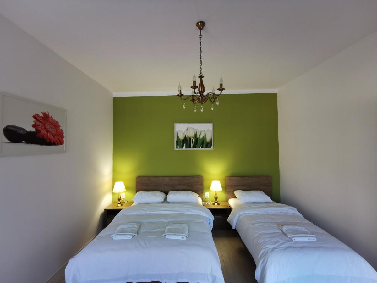 Ambient Deluxe Apartman Gyula Exterior foto