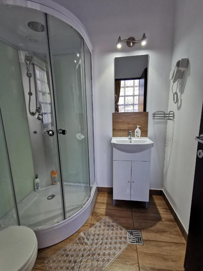 Ambient Deluxe Apartman Gyula Exterior foto