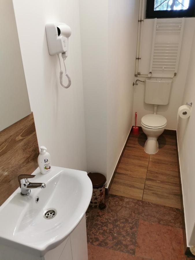 Ambient Deluxe Apartman Gyula Exterior foto