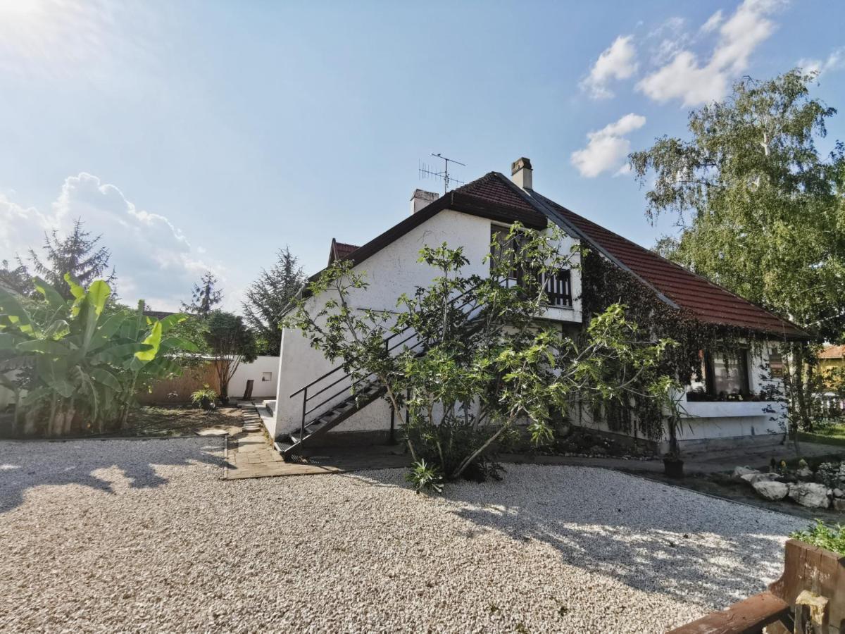 Ambient Deluxe Apartman Gyula Exterior foto